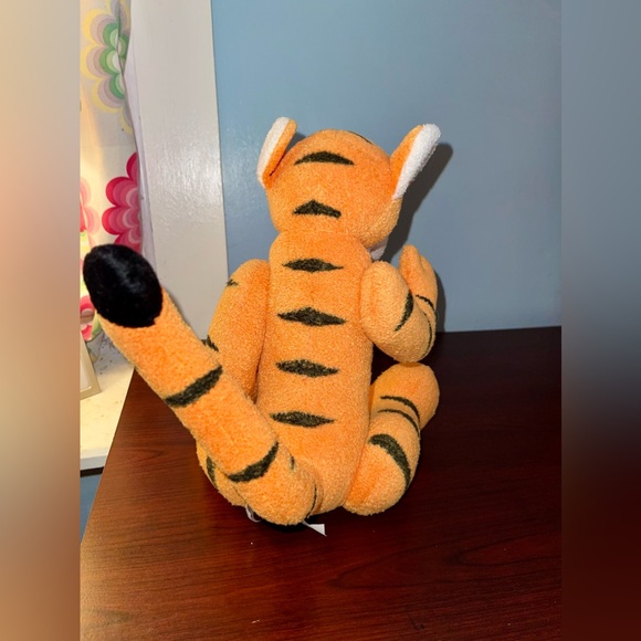 Disney Store Winnie the Poohs Posable Book of Tigger Doll. - Picture 4 of 6